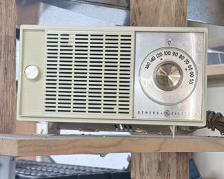 General Electric Model T-125A Transistor Radio