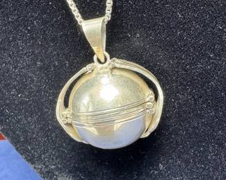 RARE 925 SILVER 5 PANEL BALL LOCKET