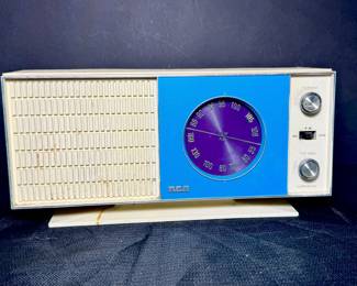 MCM WORKING RCA TRANSISTOR RADIO