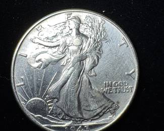 UNCIRCULATED 1943 WALKING LIBERTY HALF DOLLAR