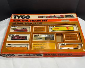 TYCO HO SCALE COMPLETE TRAIN SET