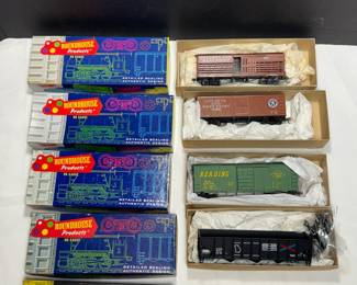 ROADHOUSE PRODUCTS 5 SET OF VINTAGE BOXCARS