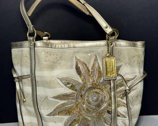 COACH POPPY SAND DOLLAR PURSE