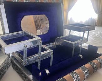 Jewelry box