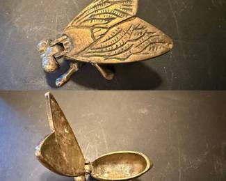 3" Vintage Brass Fly Bug Insect Trinket Box Paper weight Astray Stash Incense
