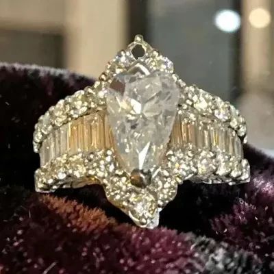 5.89kt Total Weight Diamond Ring in 18kt Gold With Pear Shaped Center Stone