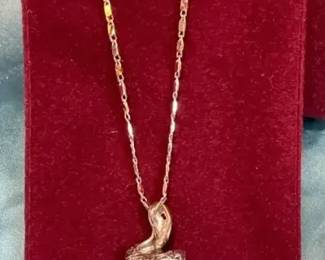 Cobra Topped Pearl Pendant Necklace