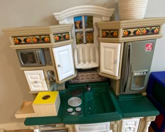 Play kitchen set