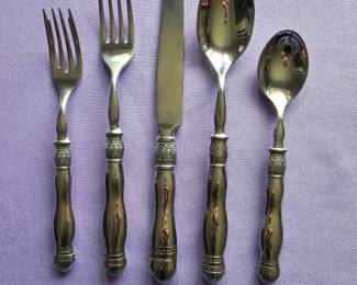 Southern Living at Home Gallery 5 piece setting, Service for 12