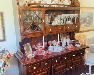 Ethan Allen Dinning Room Hutch 