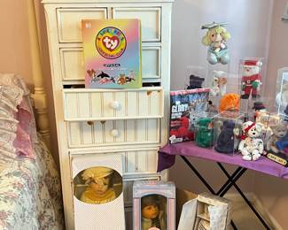 Beanie Babies & Dolls