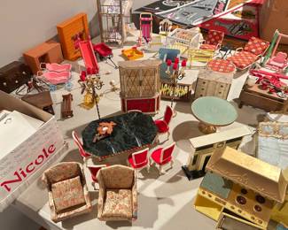 Vintage doll house furniture & accessories~