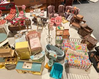 Vintage doll house furniture & accessories~