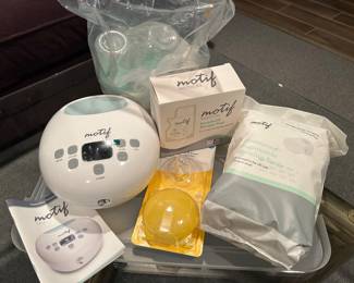 Breast pump for nursing mothers