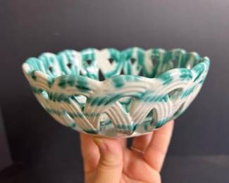 245 greenandwhitereticulatedceramicbowl