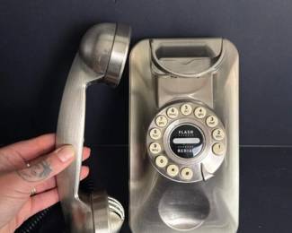 041 retrograndwallphonebrushedmetalwal