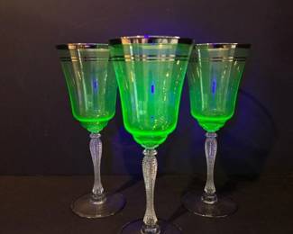204 setof3vintageuraniumglasswinegobl