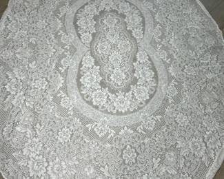 301 largeoval79x59whiteflorallacetabl