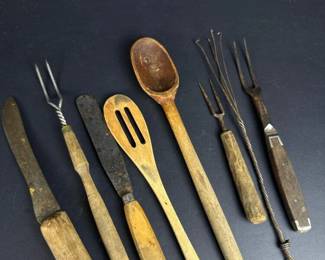 194 vintagekitchenutensilsetincludingwh