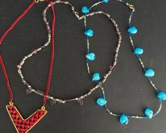 057 colorfulbeadednecklacesandlargered