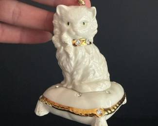020 lenoxjeweledcatonpillowporcelainor