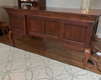112 traditionalwoodenexecutivedeskwithf