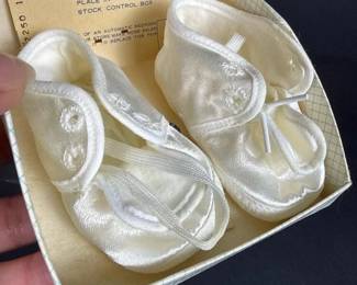 095 vintagebabydeersatinshoes