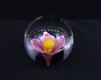 Vintage Dynasty Gallery Flower Paperweight