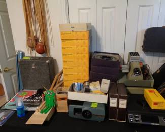 Kodak Carosel Projector 5600, Radiant Picture Master Projection Screen