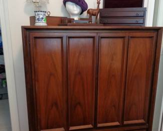 MCM Armoire