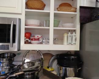 Assorted Kitchen Items
