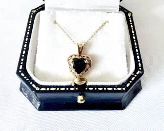 GOLD AND SAPPHIRE NECKLACE