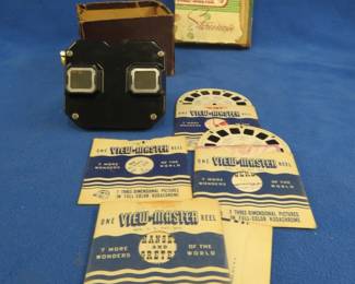 Lot 66. View-Master stereoscope with picture cards: Zoo animals. Hansel and Gretel and more