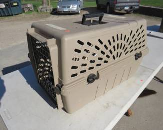 Lot 189. Medium-sized pet carrier
