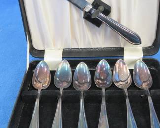 Lot 229. Viners of Sheffield plated knife and spoon set