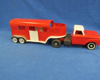 Lot 29. Nylint truck and horse trailer. Has been repainted.