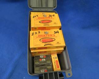Lot 122. 400 .223 rounds in a small plastic ammo can