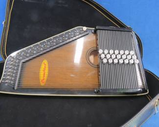Lot 262. Crown "Aharp" Autoharp in very nice condition, and a Beginning Autoharp Instruction book