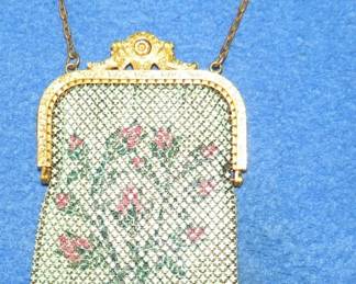 Lot 28. 1920s era mesh purse in very good condition
