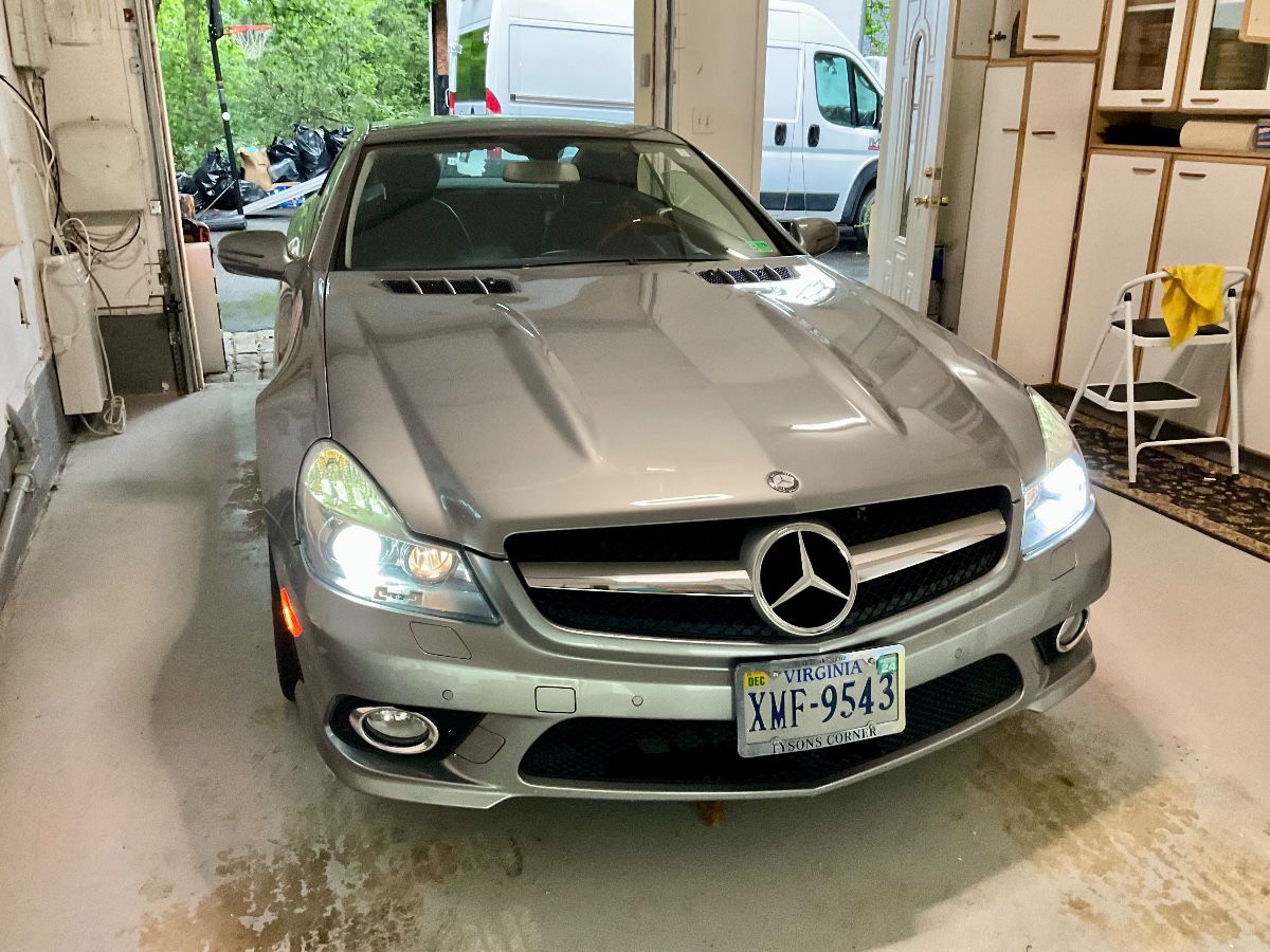 2009 Mercedes-Benz SL - Class SL 550 Roadster. 43k miles.
