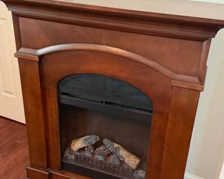 DIMPLEX ELECTRIC FIREPLACE W MANTEL & REMOTE