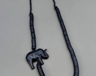 METAL STATEMENT NECKLACE WITH FIXED ELEPHANT TRUNK UP