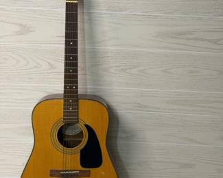 FENDER DREADNOUGHT ACOUSTIC GUITAR