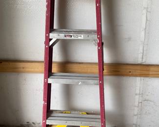 WERNER FIBERGLASS STEP LADDER