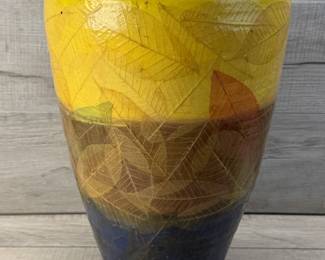 DECORATIVE CERAMIC POT W LEAF STYLE OVERLAY