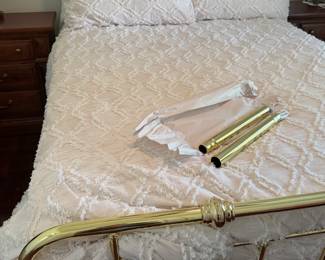 FASHION BED GROUP QUEEN BED & BEDDING
