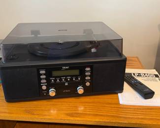 TEAC TURNTABLE CD RECORDER AM FM TUNER W REMOTE
