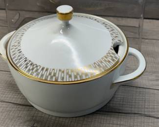 VINTAGE PORCELAIN COVERED CASSEROLE DISH & SOUP TOUREEN