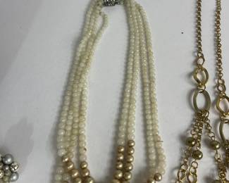 FASHION JEWELRY NECKLACES