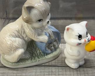 VINTAGE COLLECTIBLE CAT FIGURINES & AVON BOTTLES